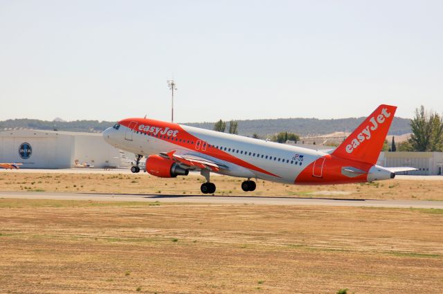 Airbus A320 (OE-IZB)