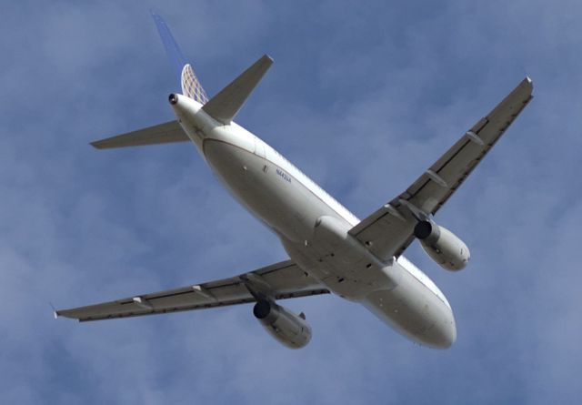 Airbus A320 (N442UA) - DEPARTED KDSMbr /Sun 10/23/22 15:54:57