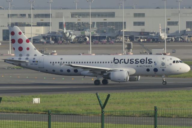 Airbus A320 (OO-SNF)