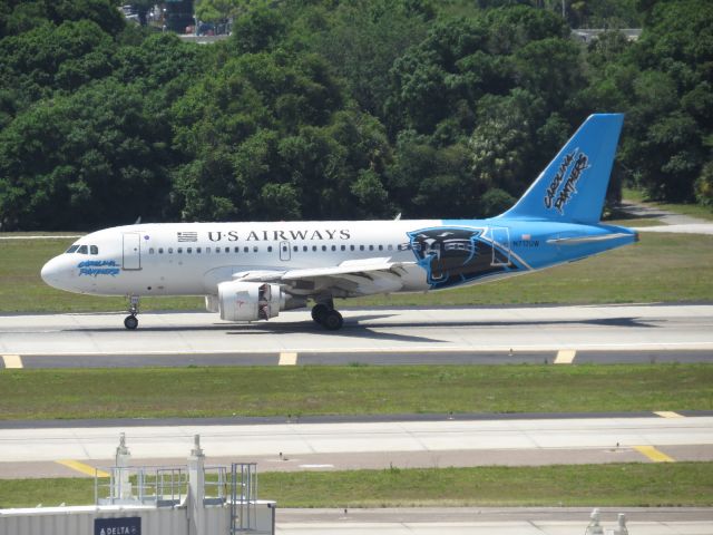 Airbus A319 (N717UW)