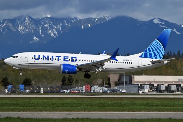 Boeing 737 MAX 8 (N27304)