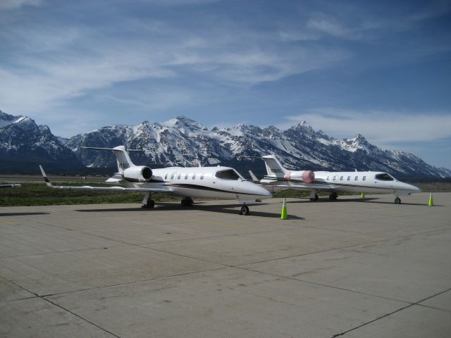 Learjet 31 (N36BL) - SISTER SHIPS