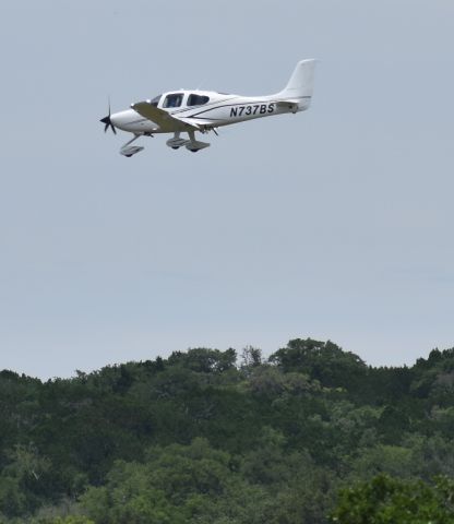 Cirrus SR-20 (N737BS) - This photo was taken on 6-23-20 at 1409. It shows N737BS flying over ERV. It was taken from a perch on private property south of ERV because I missed photos for the low, loud flights over my house.  On this morning this plane took off from Boerne Stage Airport, flew to ERV and over my house at least 6 times, then flew back to Boerne. 