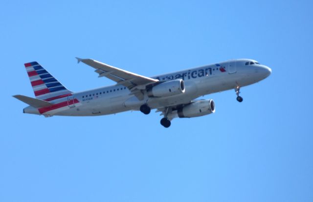 Airbus A320 (N649AW) - Shown here is an American Airlines Airbus A320 on final in the Winter of 2018.