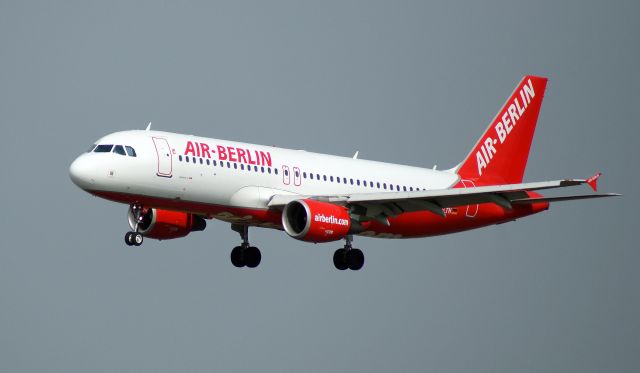 D-ALTH — - final aproach to DUS/ EDDL, AIR BERLIN operated by LTU, 08. Apr. 2008