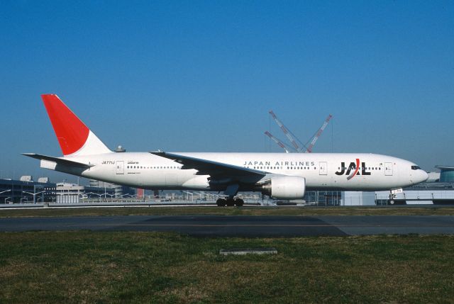 Boeing 777-200 (JA771J) - Taxing at Tokyo-Haneda Intl Airport on 2003/12/23