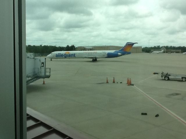 McDonnell Douglas MD-80 — - Arrived from Myrtle Beach, SCbr /br /Date Taken: June 5, 2017br /Airport: Blue Grass Airport