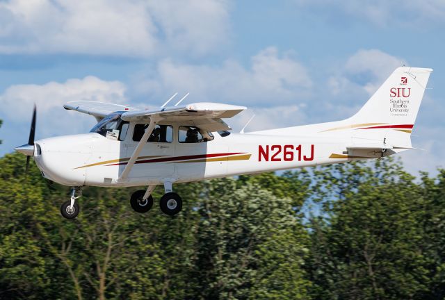 Cessna Skyhawk (N261J)
