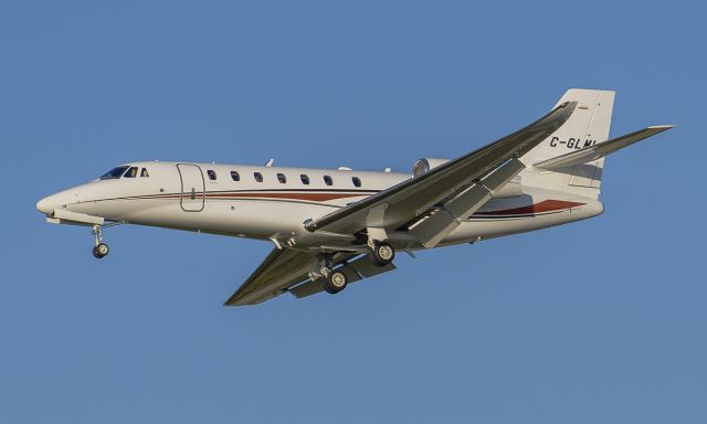 Cessna Citation Sovereign (C-GLMI) - Runway 20R arrival @KDPA.