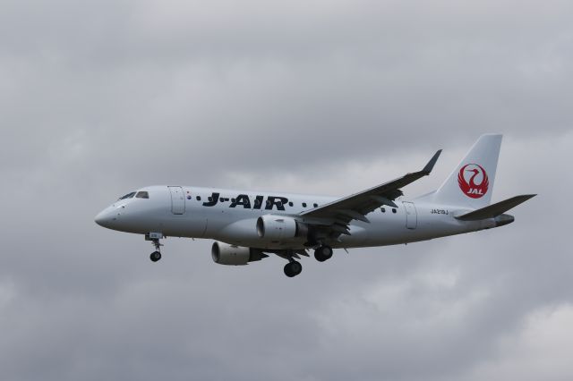 Embraer 170/175 (JA219J) - 05 May 2016: ITM-HKD.