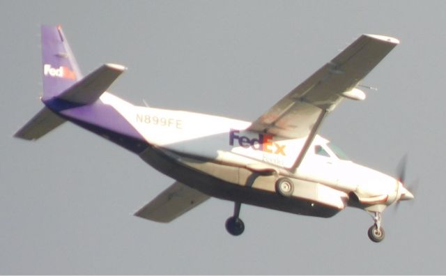 Cessna Caravan (N899FE) - N899FE over Corvallis, Oregon on approach to CVO.  6th February 2019