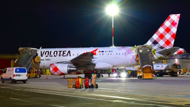 Airbus A319 (EC-MTB) - Volotea Airlines Airbus A319-111 EC-MTB in Verona 