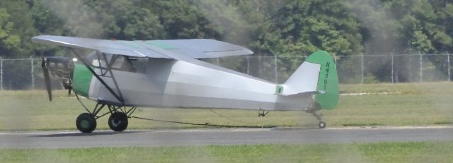 N43G1 — - Paramount banner airplane landing on Cape May Airport (KWWD) runway 28 with banner in tow 8-30-2010