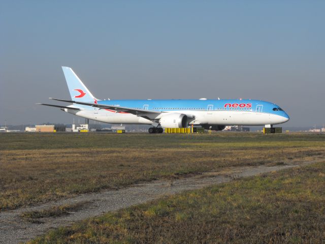 BOEING 767-300 (EI-NEW)