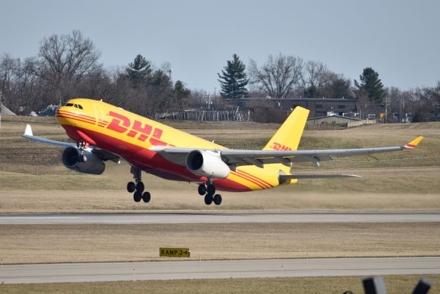 Airbus A330-200 (D-ALEJ) - 36-R 03-20-21