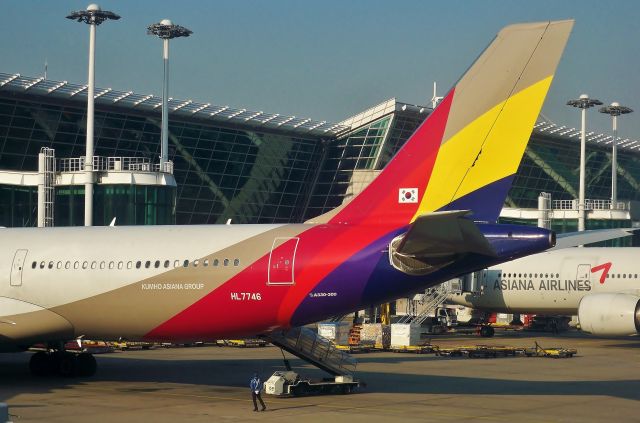 Airbus A330-300 (HL7746) - Tail shot of Asiana A330-323 HL7746 at Seoul (ICN) on Oct 30, 2014. Nice to see this aircraft again. I flew on her two years earlier BKK-ICN on Oct 31, 2012.