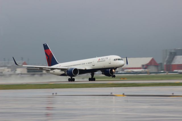 Boeing 757-200 (N557NW)