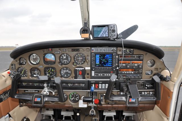 Piper Cherokee (N4331D) - Pannel