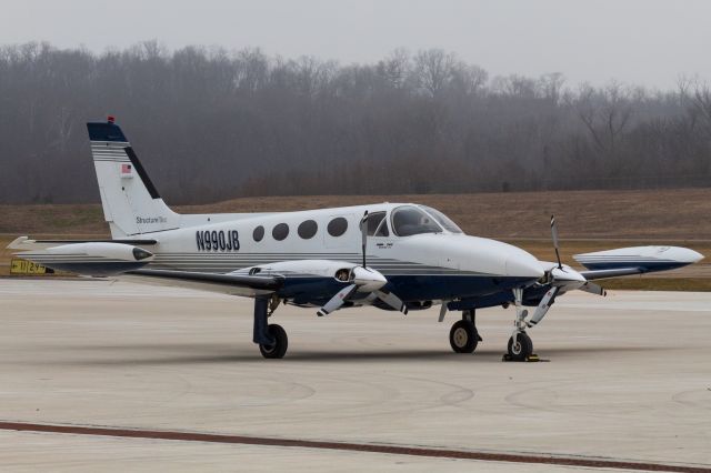 Cessna 340 (N990JB) - N990JB sits at the Cincinnati Jet Center FBO.