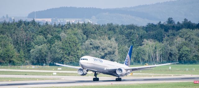 BOEING 767-400 (N59053)