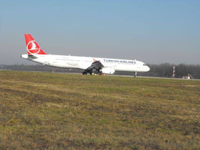 Airbus A321 (TC-JRH)