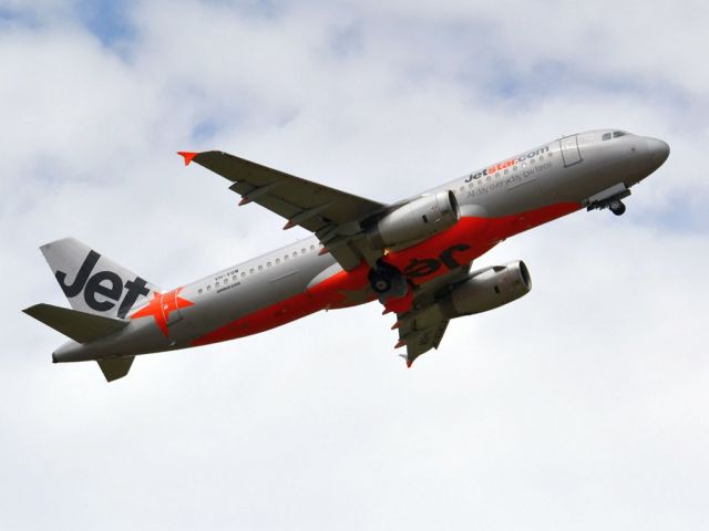 Airbus A320 (VH-VQW) - Getting airborne off runway 23. Friday 5th October 2012.