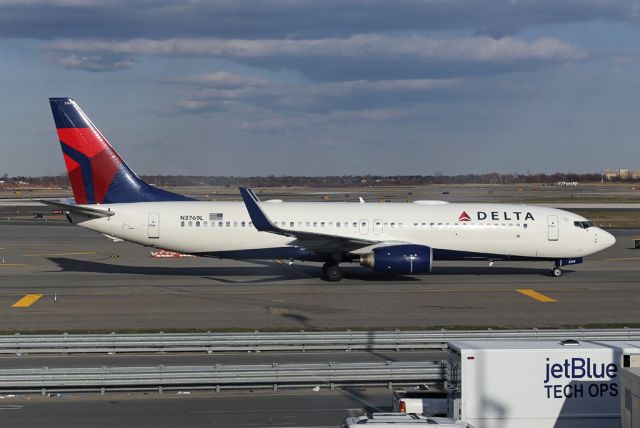 Boeing 737-800 (N3769L) - DAL718 arriving from Montego Bay.