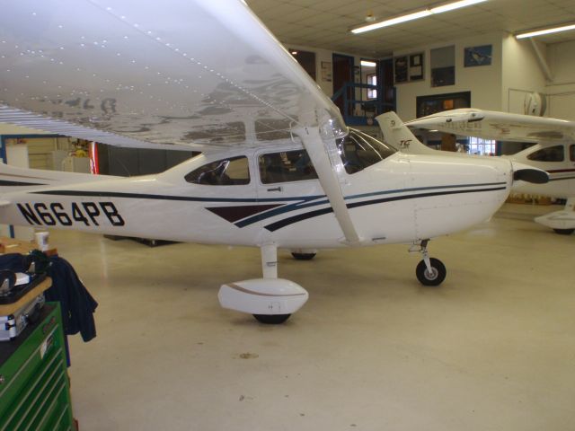 Cessna Skylane (N664PB)