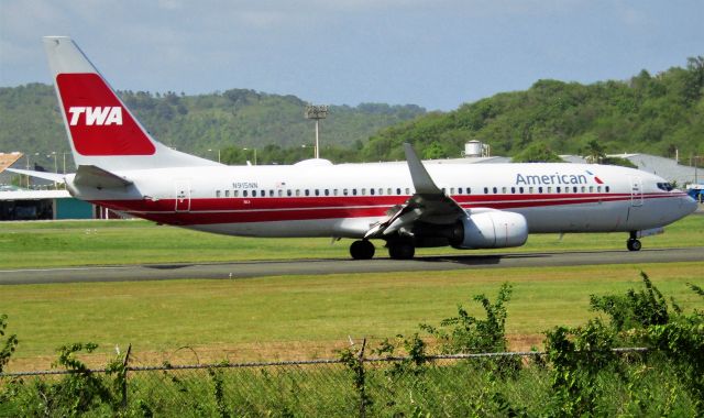 Boeing 737-800 (N915NN)