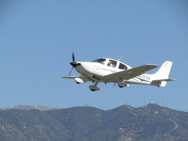 Cirrus SR-20 (N5051A) - Taking off RWY 26L