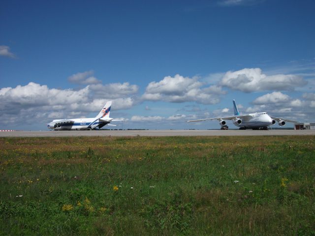 Antonov An-124 Ruslan (RNA82044)