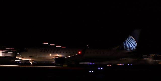 Embraer 175 (N608UX) - Virtually noise-free pic of this SkyWest (United Express) E75L as it is about to rotate from runway 16L to begin a flight to LAX.br /br /Camera data is provided ....br /Canon EOS Rebel T7ibr /Exposure Program: Manual Exposurebr /Photo Style: Handheld Panningbr /ISO: 3200 f-stop: 4.0 Shutter: 1/60 sec  ///  One 11-shot burstbr /Lens: TAMRON SP 70-300mm /// Focal Length this photo: 70mm