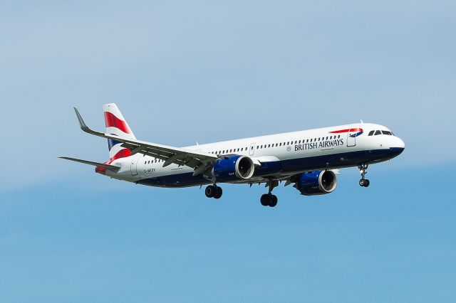 Airbus A321 (G-NEOV) - WAW Spotting