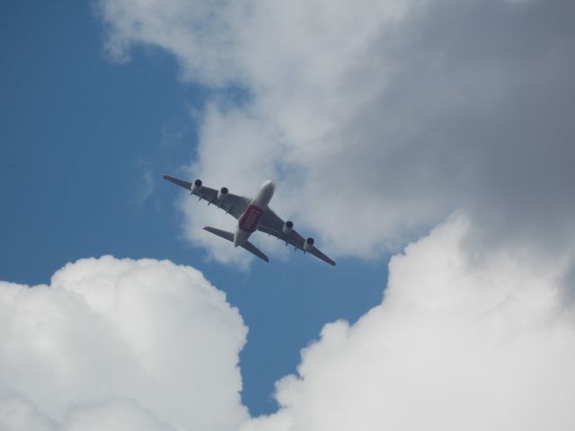 Airbus A380-800 (UAE261) - Approach final for landing