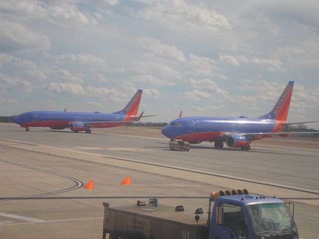 Boeing 737-700 (N789SW) - Two Southwest Airlines Boeing 737s await departure from Concourse A at BWI.