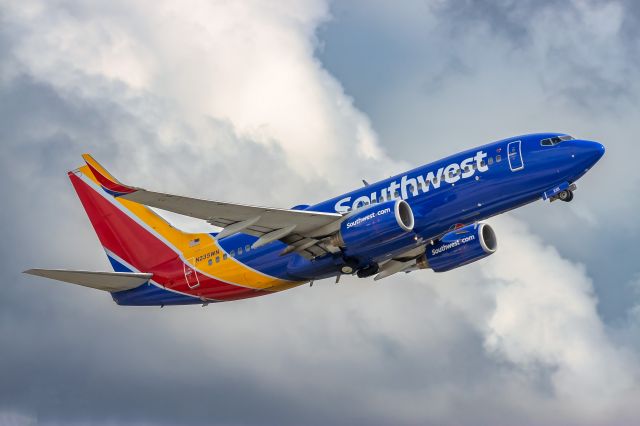 Boeing 737-700 (N235WN)