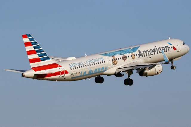 Airbus A321 (N167AN)