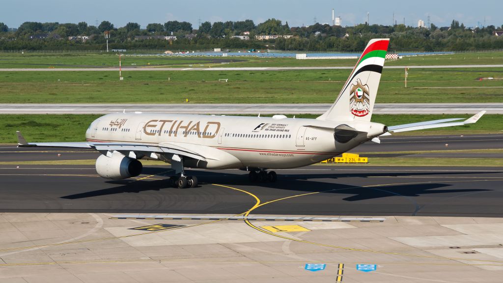 Airbus A330-300 (A6-AFF)