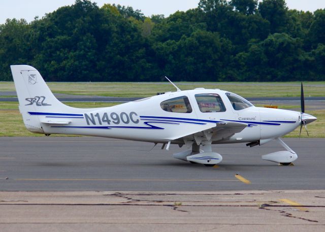 Cirrus SR-22 (N1490C) - At Downtown Shreveport.