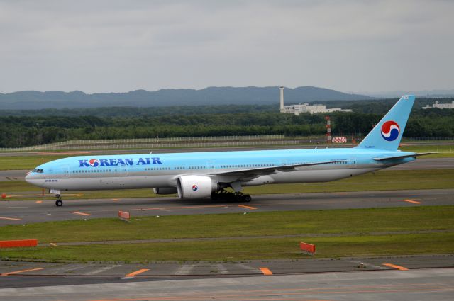 BOEING 777-300 (HL8217) - 2018-08-07
