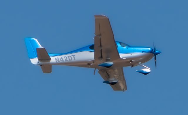 Cirrus SR-22 (N42DT)