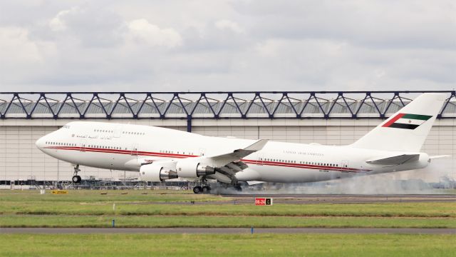 Boeing 747-400 (A6-HRM) - dubai air wing b747-422 a6-hrm landing at shannon from abu dhabi 10/7/21.