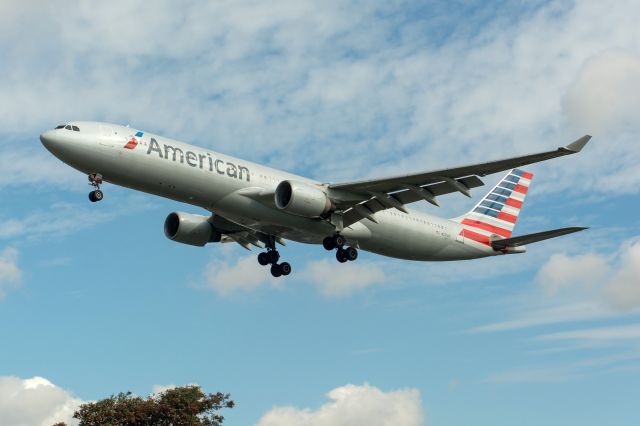 Airbus A330-300 (N271AY)