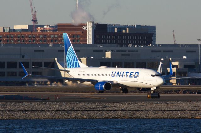 Boeing 737-800 (N37267)