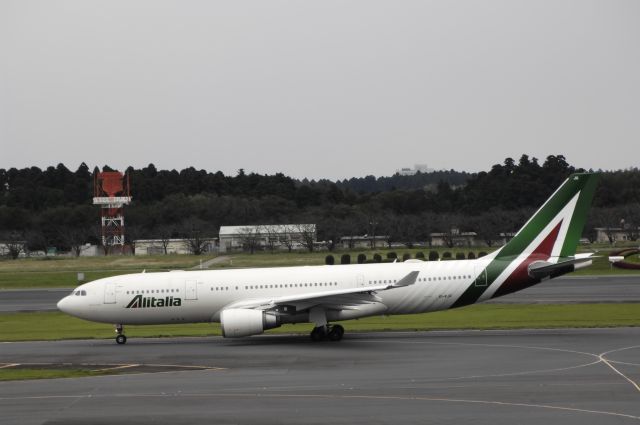 Airbus A330-200 (EI-EJG) - Taxing at Narita Intl Airport on 2016/10/13