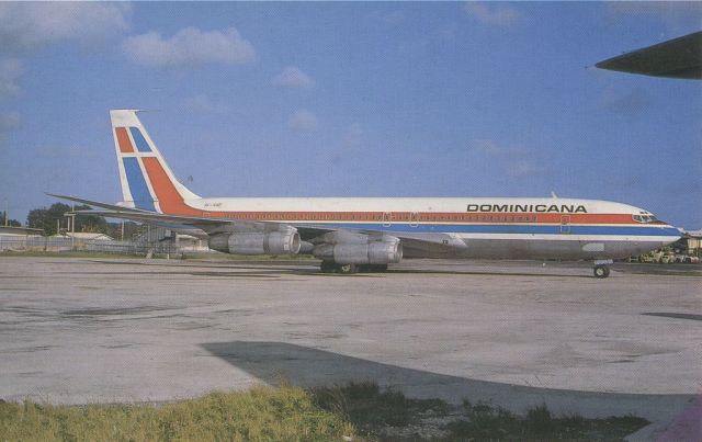 Boeing 707-100 (HI442) - scanned from postcardbr /dominicana