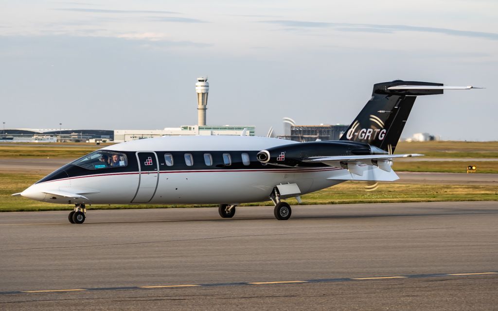 Piaggio P.180 Avanti (C-GRTG)