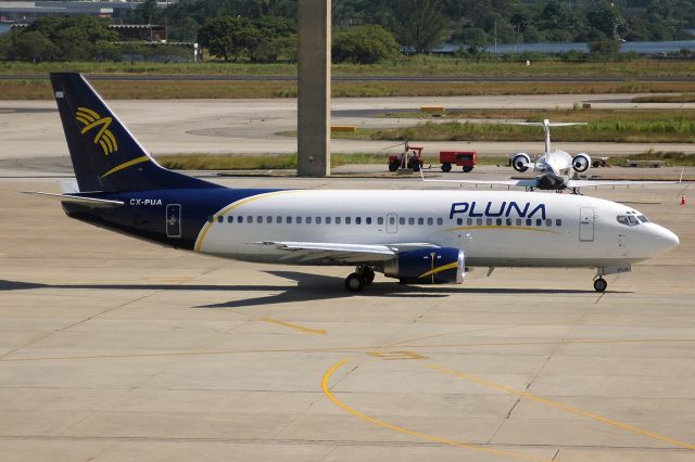 Boeing 737-700 (CX-PUA)