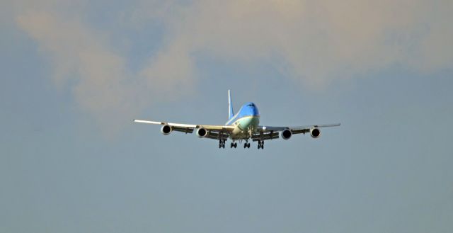 Boeing 747-200 — - Air Force One landing in Memphis. President Trump going to a rally in Southaven MS