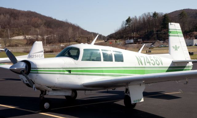 Mooney M-20 (N7548V) - Parked at RELIANT AIR, where you find the lowest fuel price on the Danbury (KDXR) airport.